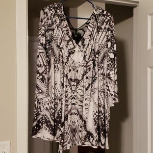 Sz 30/32 White/Black Blouse from Avenue!!